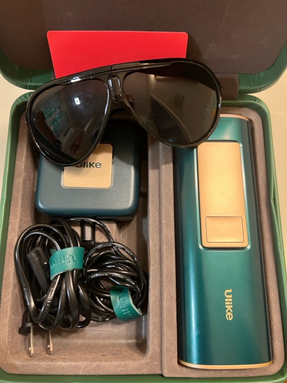 Ulike Teal & Gold Personal Grooming Device
Laser hair removal